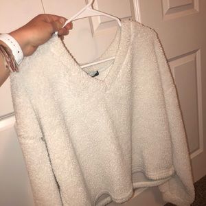 very cute white long sleeve crop top!